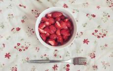 今夜一帘幽梦，念谁